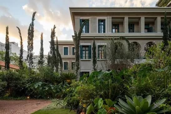 Jardins e edifício histórico da Cidade Matarazzo